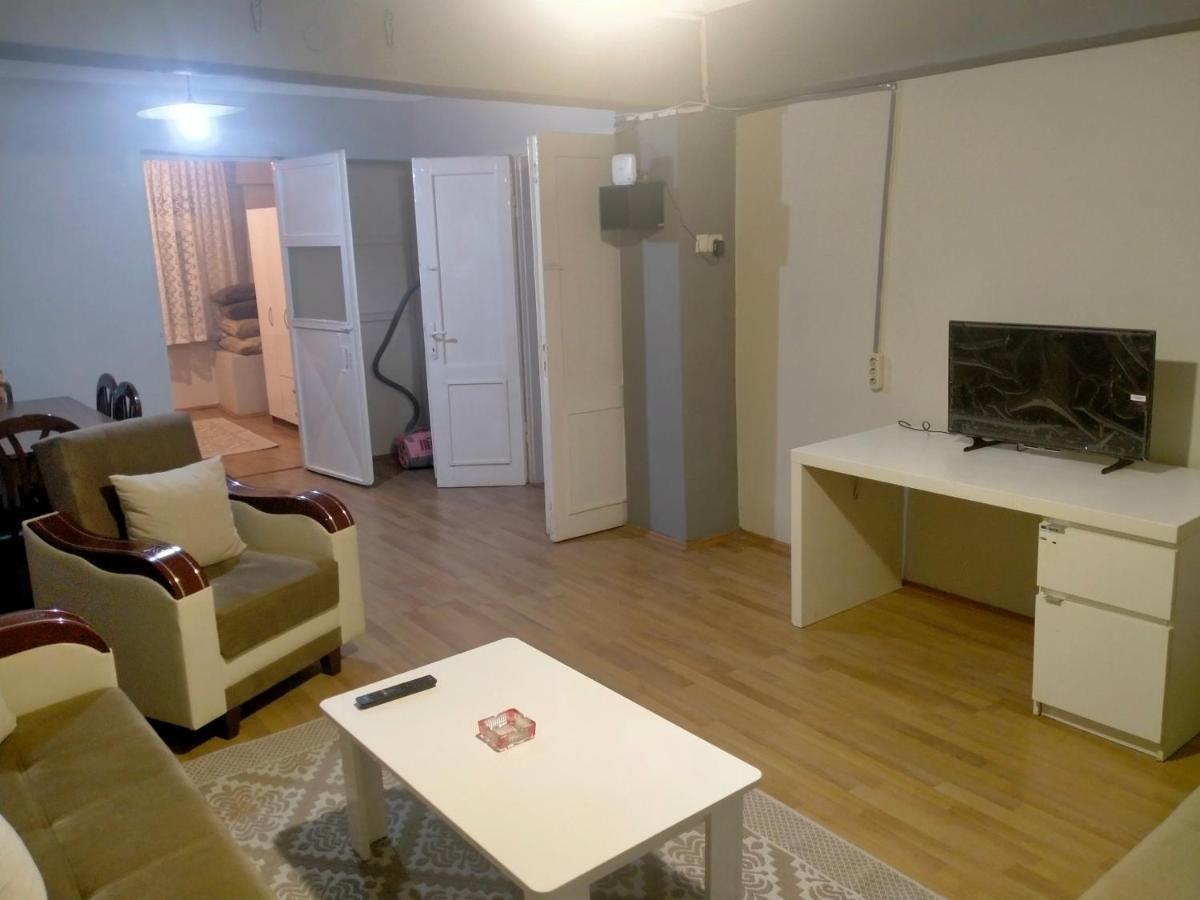 2 Bedrooms Central Area Located Appartment 1Floor Istanbul Bagian luar foto